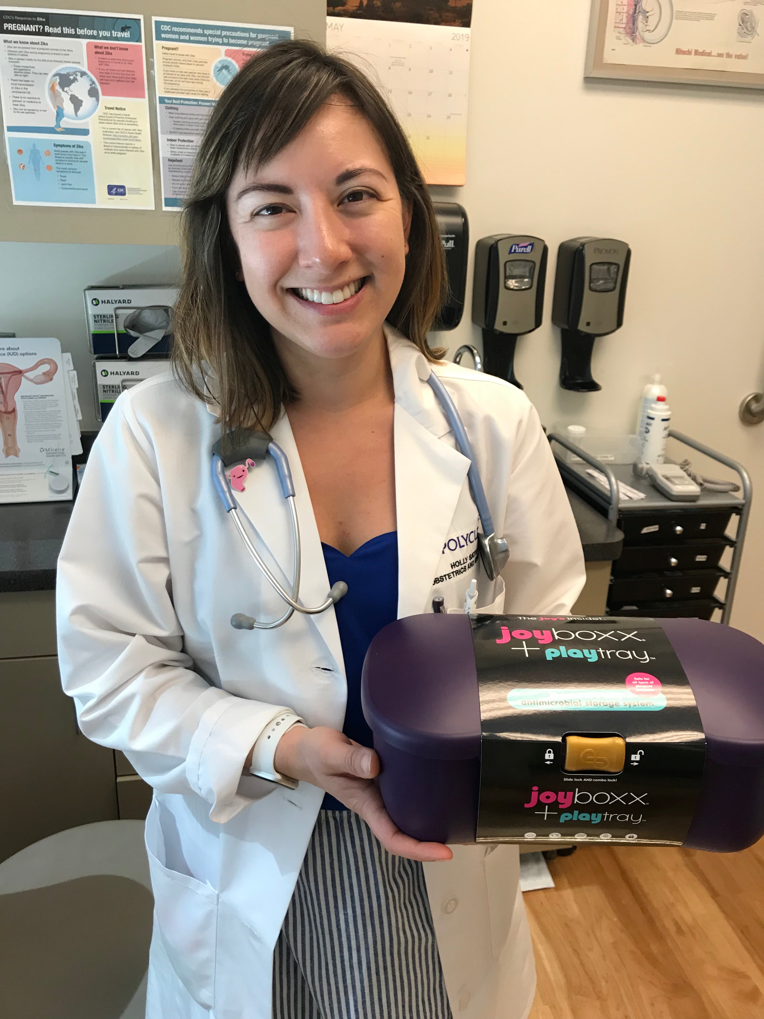 Load video: Joyboxx is doctor recommended to prevent dogs from licking and dirt from sticking. Gynecologist at the Polyclinic tells Joyboxx inventor Deborah Semer about how she recommends it to her patients.